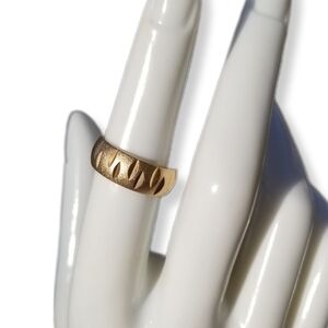 UNCAS VINTAGE GOLD FILLED DIAMOND CUT DESIGN BAND SIZE 6